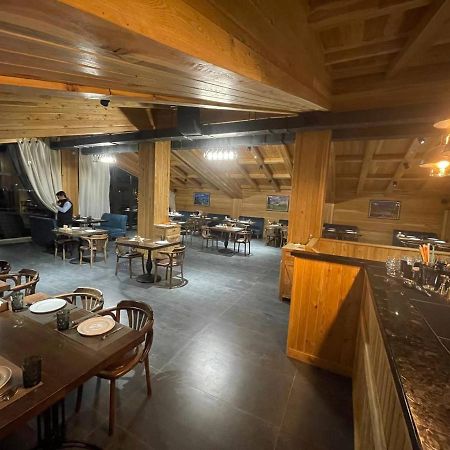 Le Chalet Mont And Restaurant Chorwoq Esterno foto